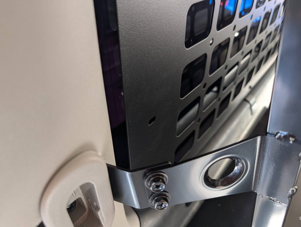 IPF EXH-04を通常取付部が職人棚で使用していて付けれず